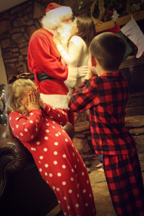 Christmas Photo Ideas - Mommy Kissing Santa