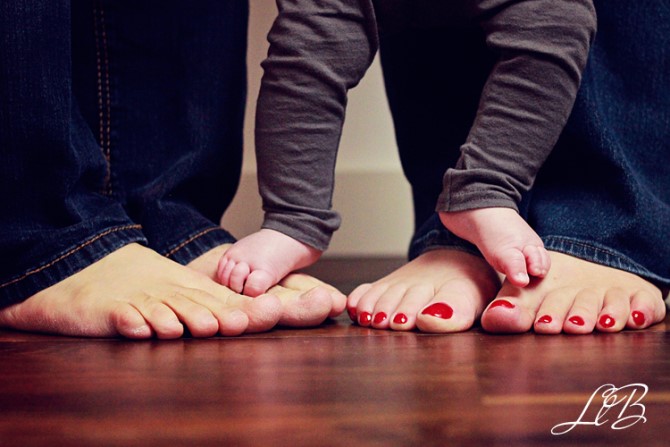 Christmas Photo Ideas - Family Toes