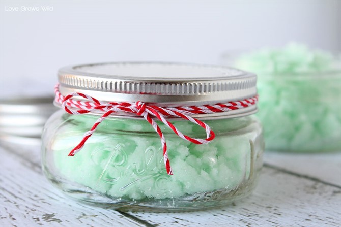Christmas Present Ideas 2017 - Mint Scrub