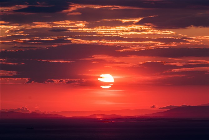 How To Photograph The Moon - Clear Nights or Cloudy Skies